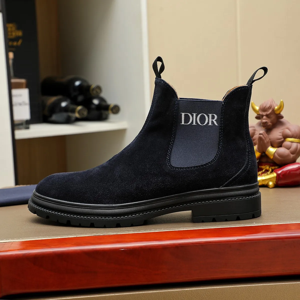 Ex-factory price: 480⌚️⌚️"Dior" Gaobang short boots⚠️⚠️Top purchasing agent🔍🔍Men's 2023HK counters are on sale simultaneously. Sole: The original sole is specially provided by the original factory. The exclusive movable molded sole is super comfortable. The original factory and the single product are handmade🔍🔍. The details determine the quality. We only make shoes with care. You can enter and exit the counter at will. Welcome to compare. 🇮🇹Size: 38-444️⃣Colors available